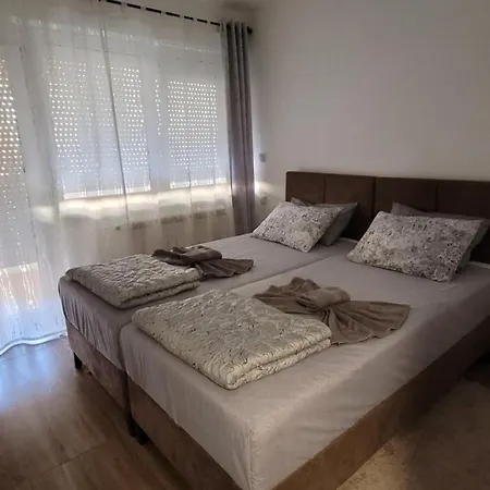 Stan Na Dan Park Appartamento Raška